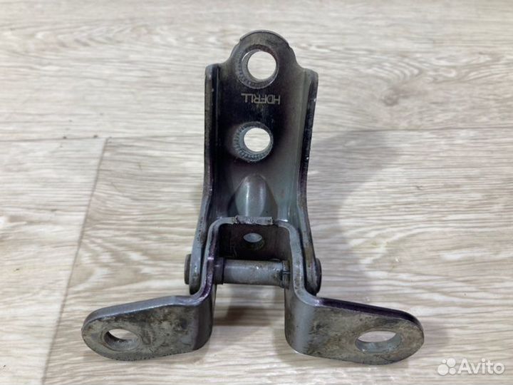 Петля двери передняя левая Hyundai Elantra Hd