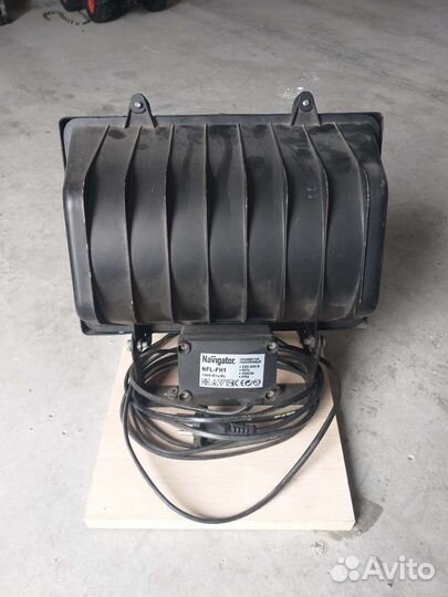 Прожектор галогеновый