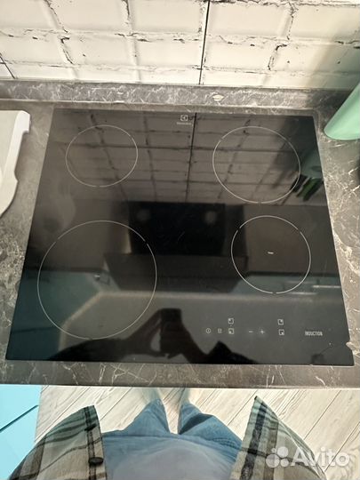 Варочная панель electrolux индукционная со сколом