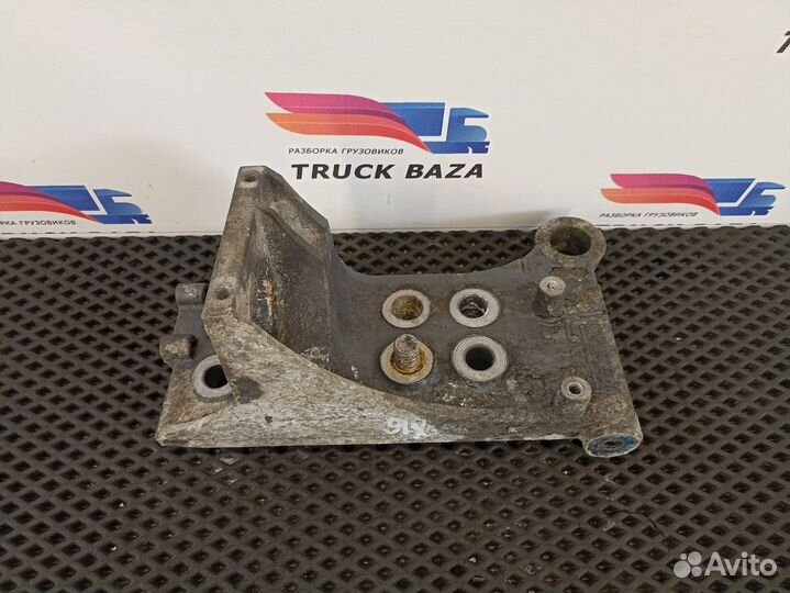 Кронштейн бампера левый