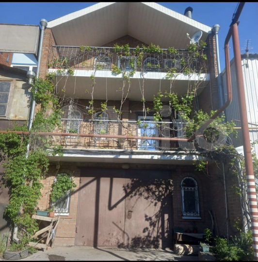 Дом 180 м² на участке 1 сот.