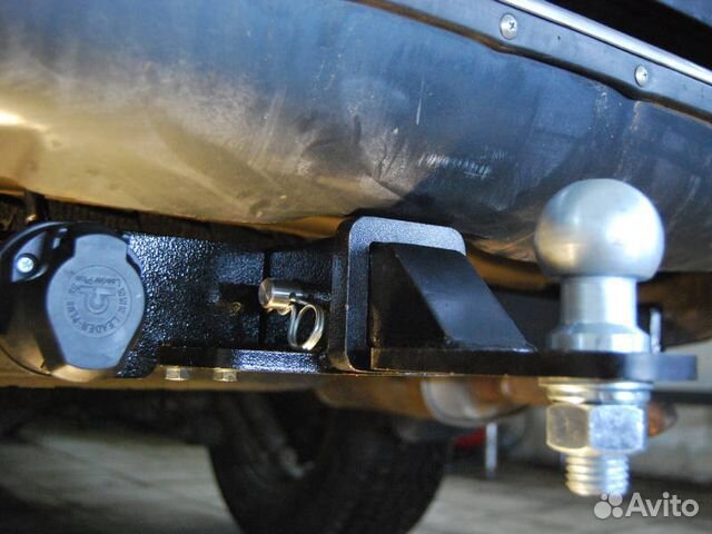 Фаркоп под американский квадрат