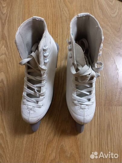 Коньки хоккейные