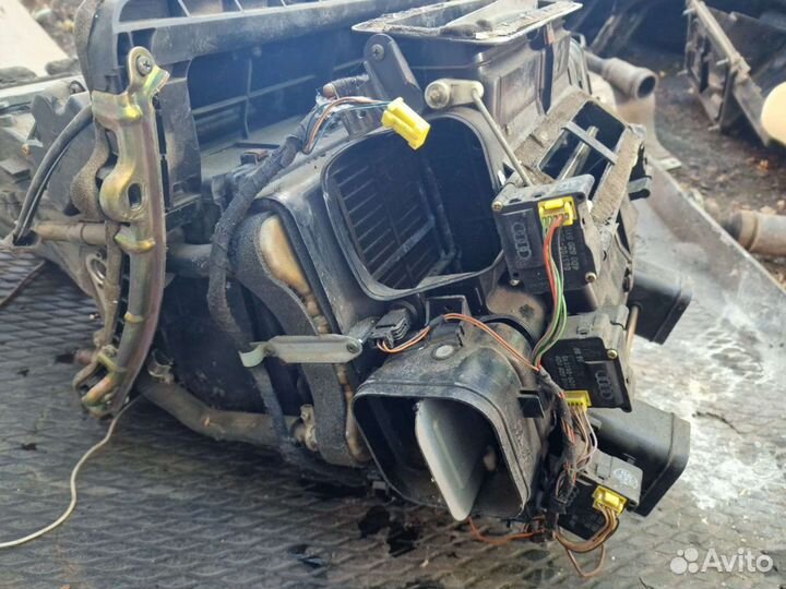 Корпус отопителя печка Audi A8/S8 D2 4D1820003B