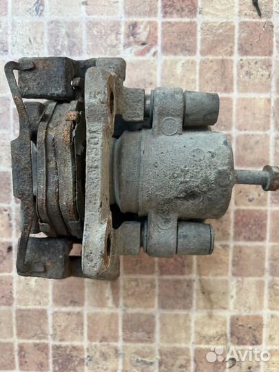 Суппорт задний правый на BMW E39