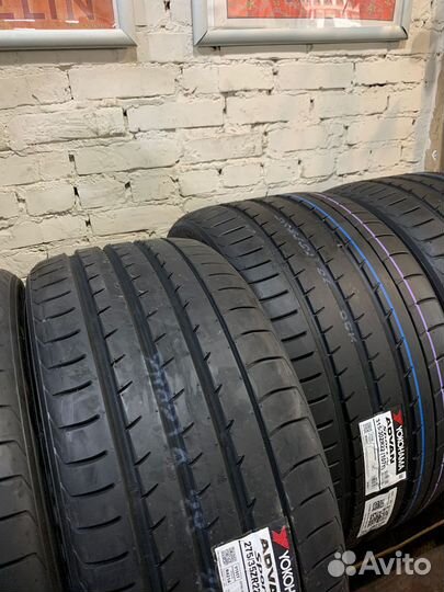 Yokohama Advan Sport V105T 275/35 R22 и 315/30 R22 104Y