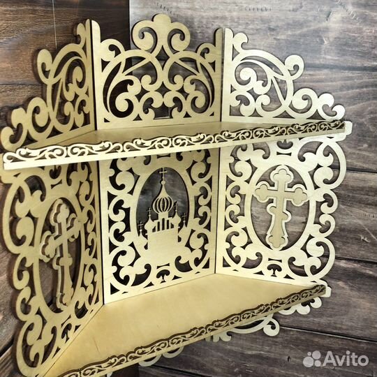 Угловой иконостас с полками