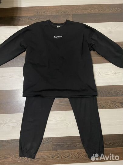 Спортивный костюм женский