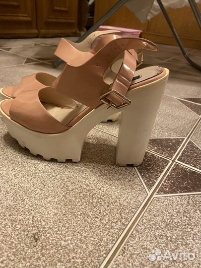 Босоножки женские