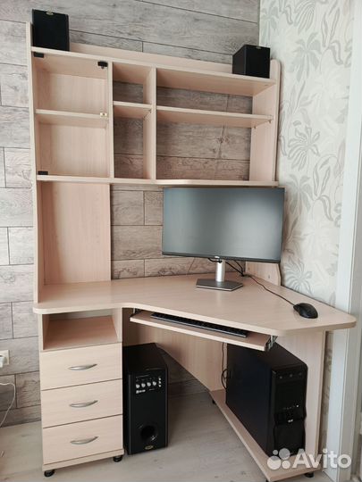 Компьютерный стол