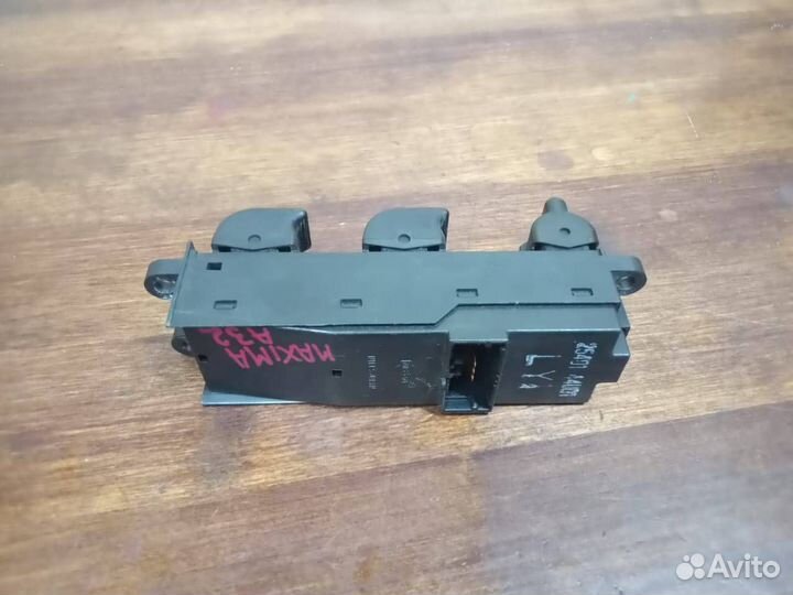 Блок управления стеклоподемниками Nissan Maxima A3