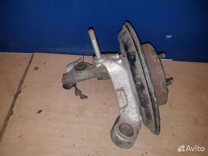 Кулак задний левый Honda Accord 8 (2.0)