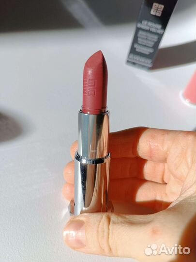 Помада givenchy le rouge