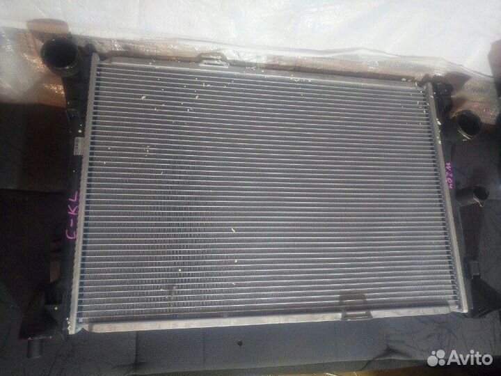 Радиатор охлаждения Mercedes-Benz C-Class W204
