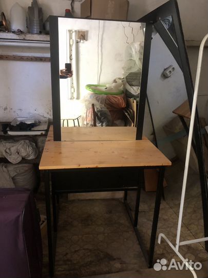 Зеркало со столиком для парикмахера