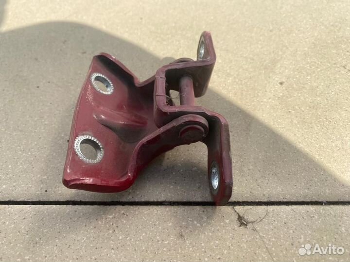 Петля двери задняя правая Kia Ceed (ED)