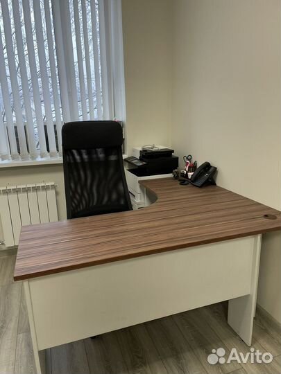 Угловой компьютерный стол