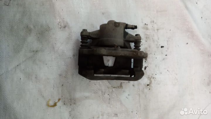 Суппорт передний правый Fiat Linea