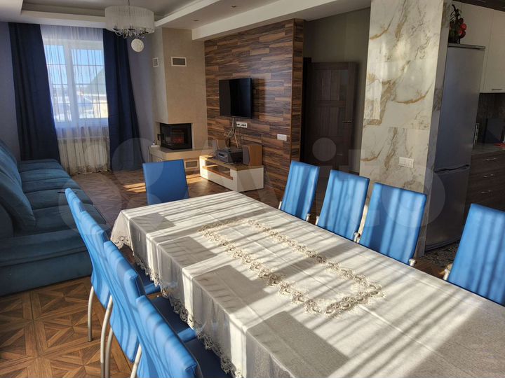 Коттедж 210 м² на участке 6 сот.