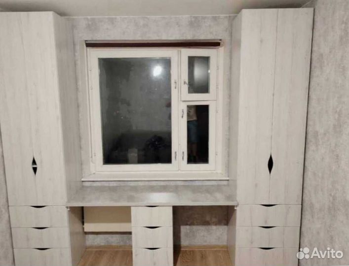 Рабочая зона в углу у окна