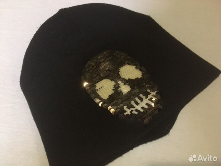 Шапка с аппликацией унисекс