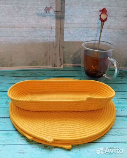 Салфетки под тарелки и корзина для приборов