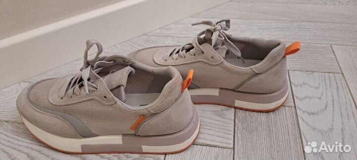 Кроссовки женские 39 размер