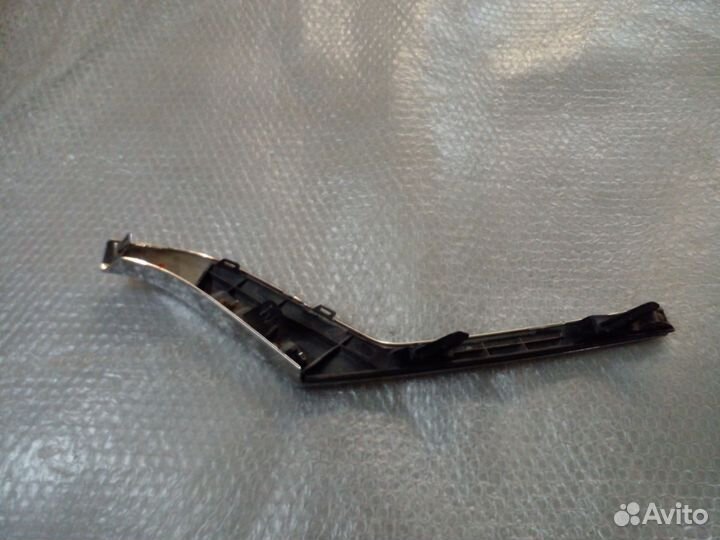 Накладка переднего бампера правая Infinity QX80