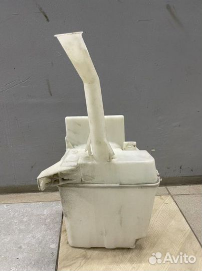 Бачок стеклоомывателя Toyota Avensis T250