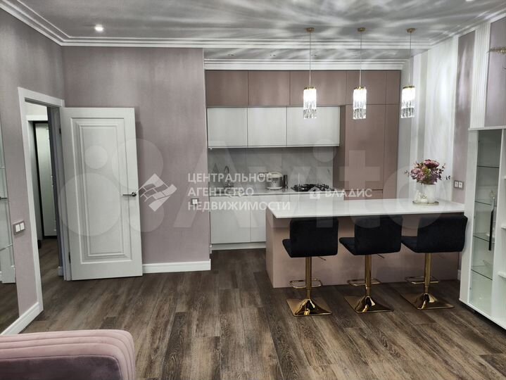 2-к. квартира, 82 м², 2/10 эт.