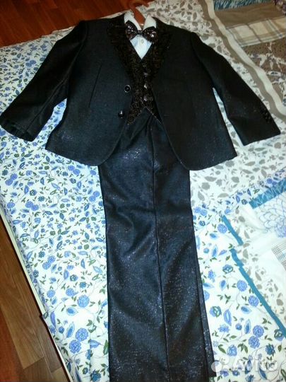 Костюм на мальчика (одевался три раза)