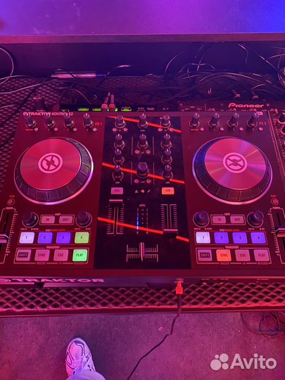 Dj контроллер traktor kontrol s2