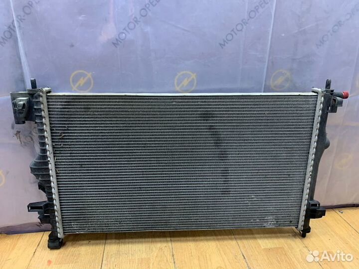 Радиатор двс Opel Insignia A18XER 2011