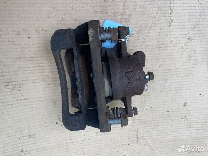 Суппорт тормозной передний левый Toyota Corolla