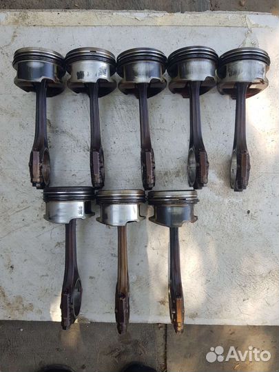 Двигатель в разборе Audi S8D2 4.2