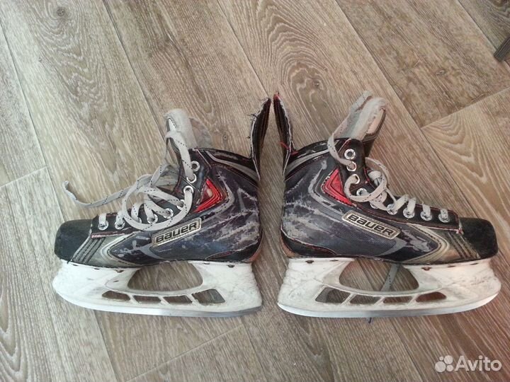 Продам коньки хоккейные Bauer Vapor X100 JR3 EE