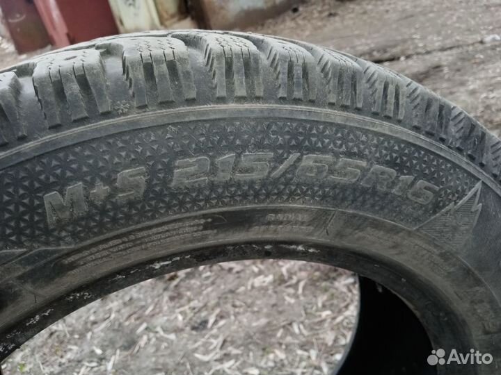 Goodyear UltraGrip 500 215/65 R16