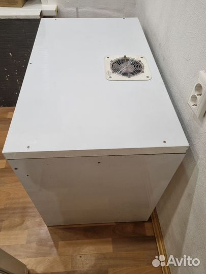 Столик для маникюра с пылесос