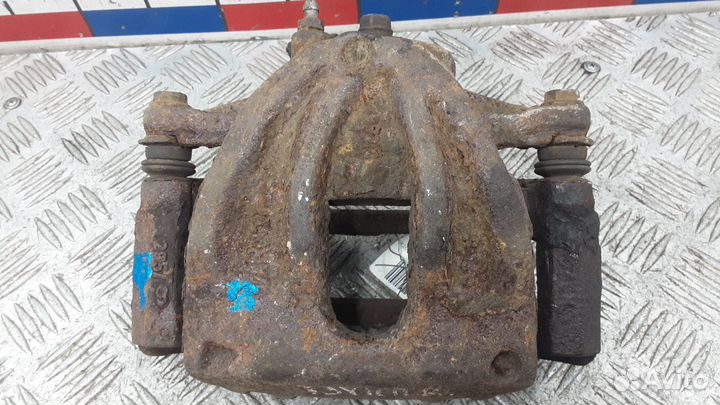 Суппорт передний правый Toyota Corolla Verso рест