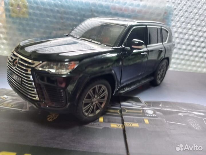 Моделька Lexus LM минивен
