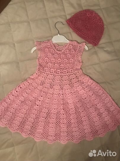 Вязаное платье на девочку 2-4 года