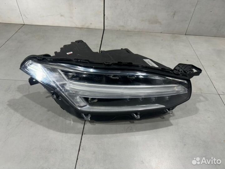Фара светодиодная правая Volvo Xc90 2 2022