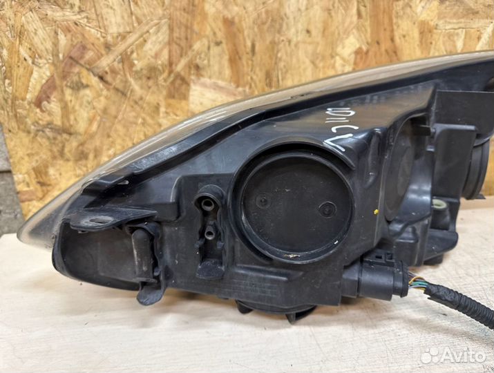 Фара галогеновая передняя правая Ford Focus 3