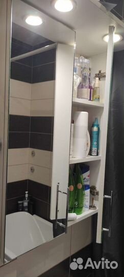 Зеркало с полками в ванную