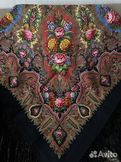 Павловопосадская шаль «Миндаль-18»