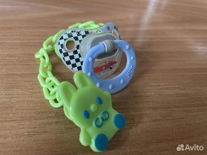 Соска и прищепка