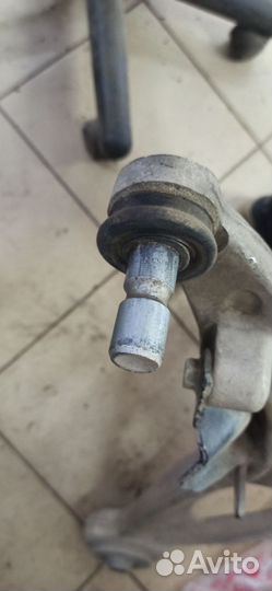 Передние рычаги Nissan Pathfinder 2014