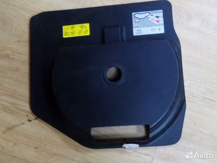 Пластик в Багажник Audi 8T0012116A