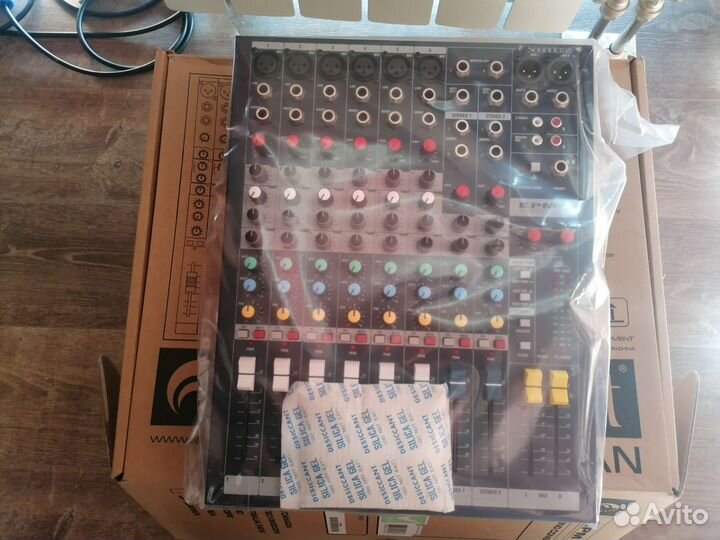 Микшерный пульт Soundcraft epm6
