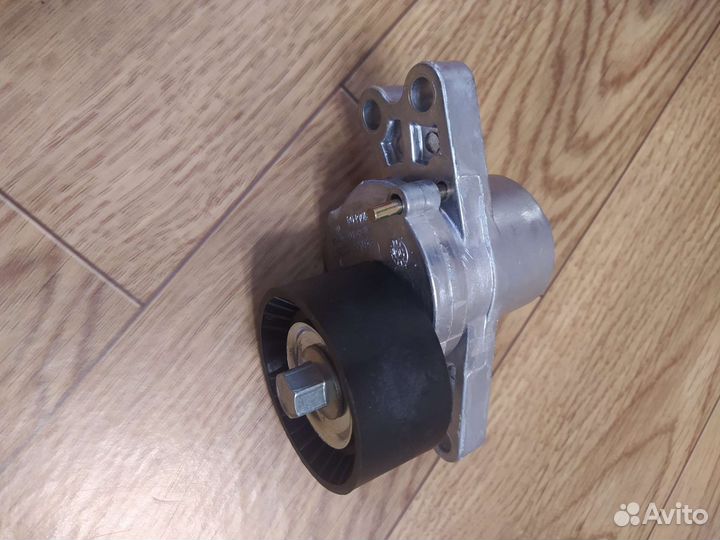 Ролик натяжителя приводного ремня